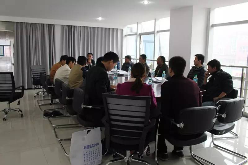 物业公司召开曰修路综合施工建设图纸会审