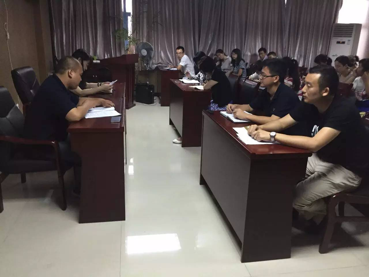 江南（中国）组织传达学习关于我市8起“违插”典型案例的通报》